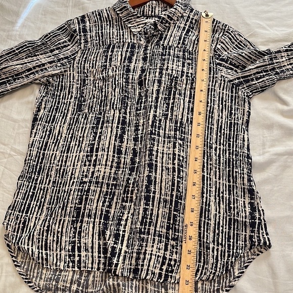 Anthropologie Holding Horses 100% Rayon Button Up Blouse Size 2 - Picture 9 of 9